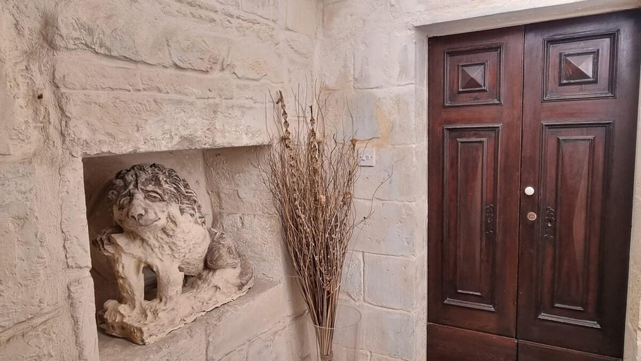 Others 1, Servants' Quarters