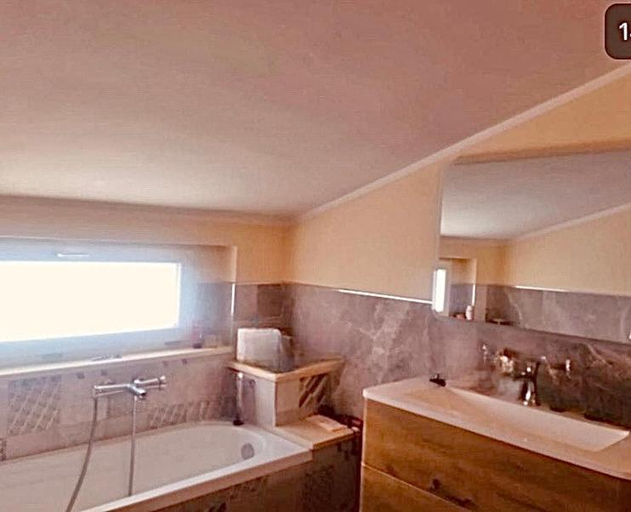 Bathroom 4, Celeste, Carbonia-Iglesias