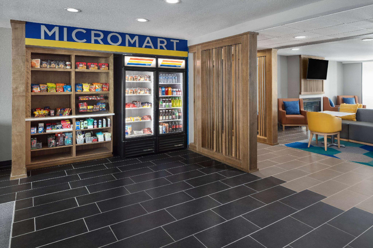 Food & Drinks 5, Microtel Inn & Suites by Wyndham Rapid City, Pennington