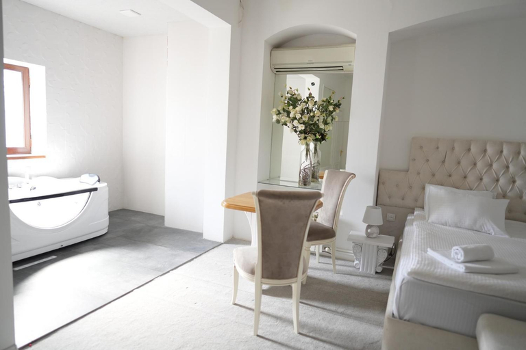 Bedroom 3, 4 Rooms Hotel