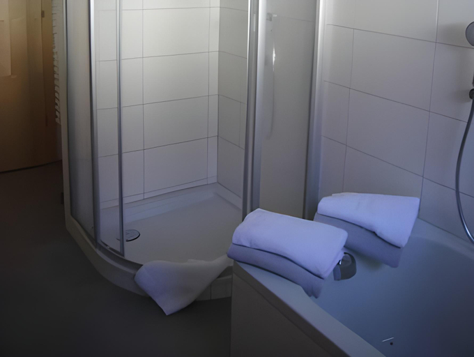 Bathroom 4, Dorfhof, Reutte
