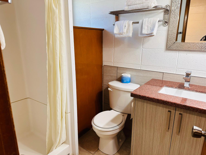 Bathroom, Anchor Inn Motel, Whatcom