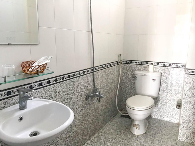 Bathroom, La Cactus Hotel 2, Qui Nhơn