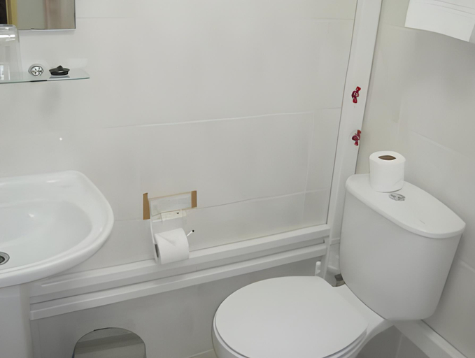 Bathroom 5, Hotel Larbelo, Coimbra