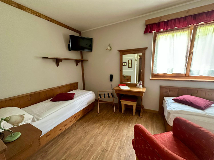 Bedroom 3, Hotel Garni Il Cirmolo, Belluno