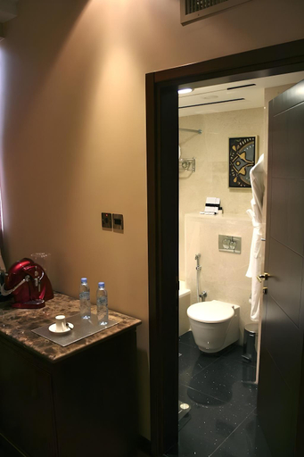 Bathroom 5, TRIANON ROYAL HOTEL, Abu Dhabi City