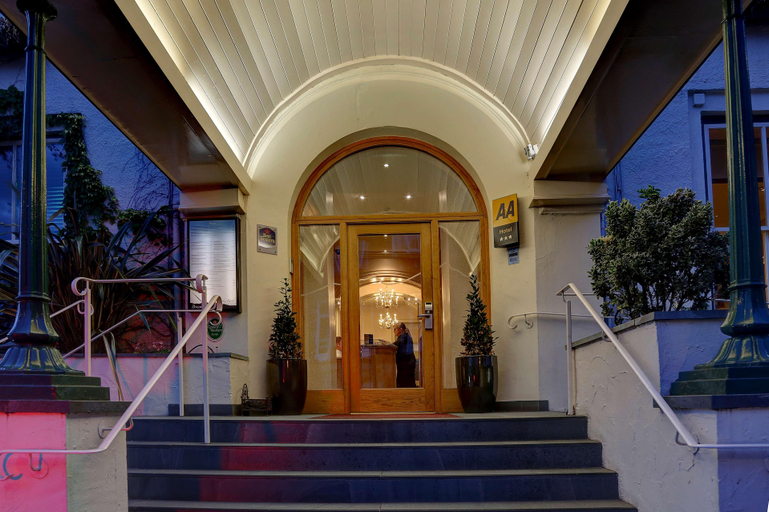 Exterior & Views