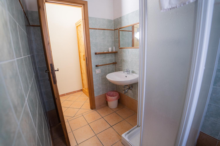 Bathroom 4, Agriturismo Zugarelli, Rome