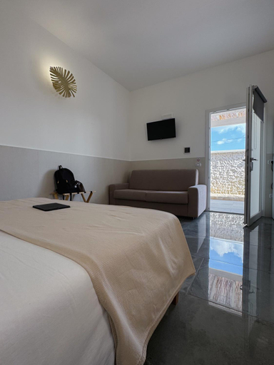 Others 2, San Pietro Home, Taranto