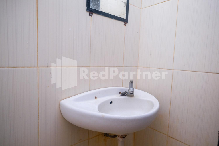 Bathroom 4, Griya Jasmine Syariah Seturan Mitra RedDoorz, Sleman