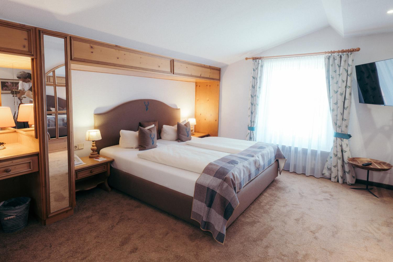 Bedroom 3, Seehotel Schlierseer Hof, Miesbach