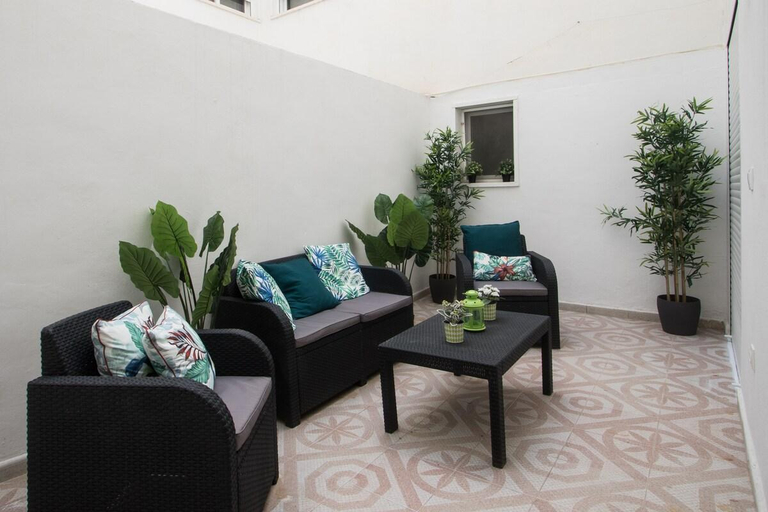Others 5, Large 4BR with AC Steps to the Beach, Alicante