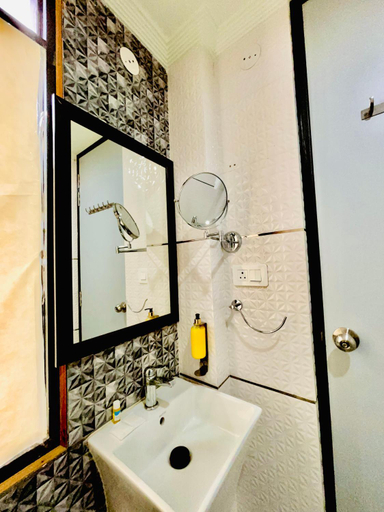 Bathroom 4, Collection i Hotel Nr Yashobhoomi, Delhi