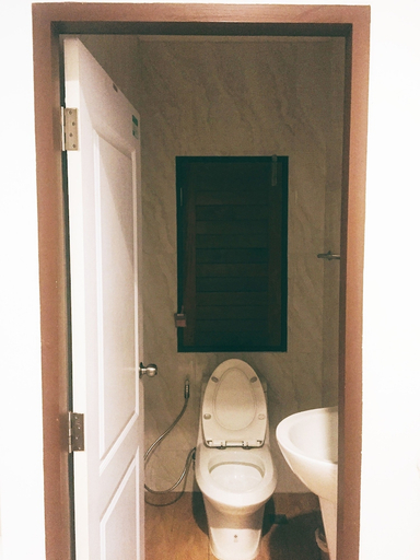 Bathroom 4, Rimnim Hostel, Muang Chiang Mai