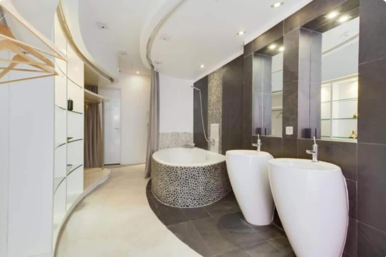 Bathroom 5, Magnifique appartement parisien - Marais, Paris