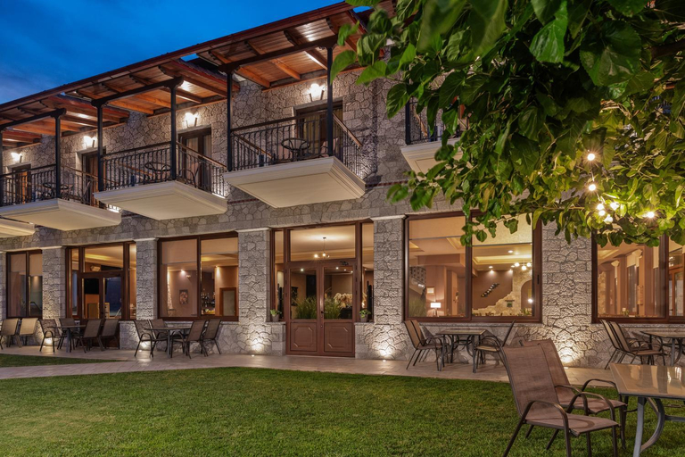 Exterior & Views