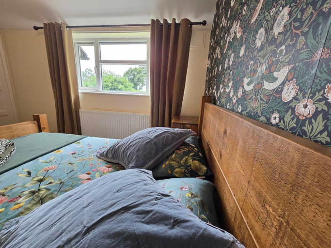 Bedroom 2, The Shoulder at Hardstoft, Derbyshire