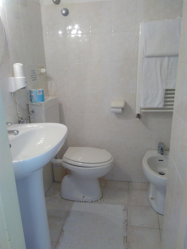Bathroom 5, Albergo Bandoni, Genova
