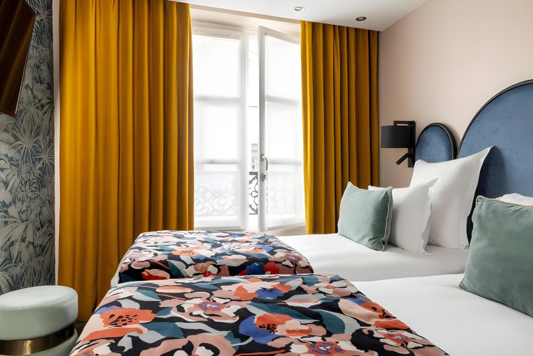 Bedroom 2, Maxim Opéra, Paris