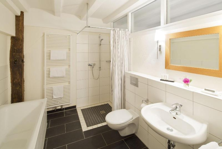 Bathroom 5, Hotel Schloss Wissen, Kleve
