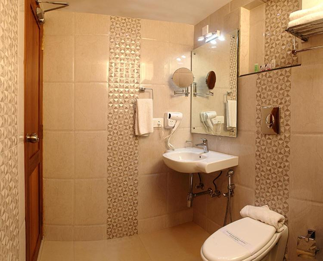 Bathroom, Vishnu Inn, Thrissur