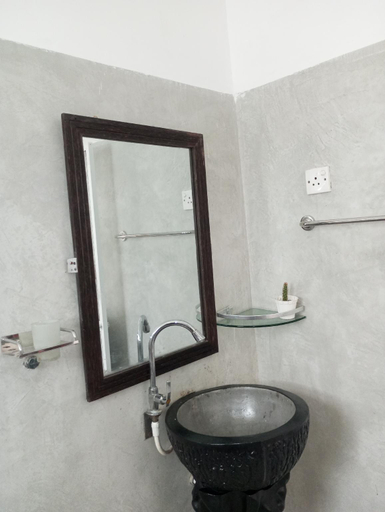 Bathroom 4, SAJINI HOME STAY , Akmeemana
