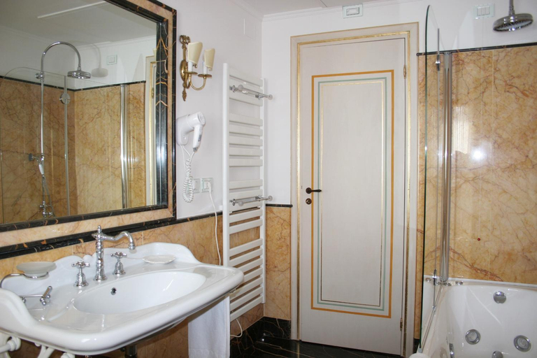 Bathroom 5, Relais Tenuta del Gallo, Terni