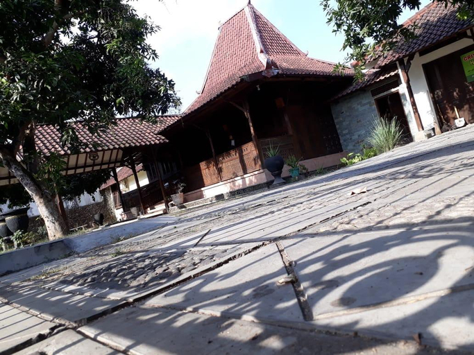 Exterior & Views 5, Griya Lathifah Homestay, Sleman