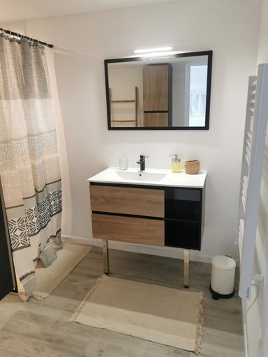 Bathroom 2, Les petites chambres de Lacoste, Hérault