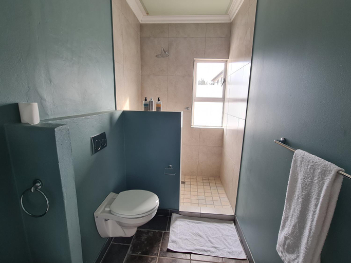 Bathroom 2, The Beach Hide, Buffalo City