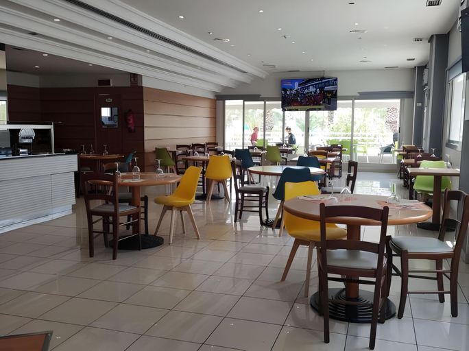 Food & Drinks 3, Travelodge Alicante Puerto, Alicante