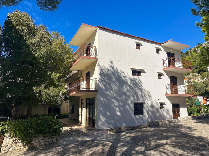 Others 3, Niko Apartments, Gradac
