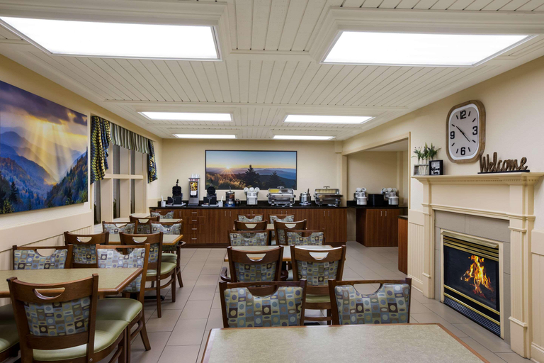 Food & Drinks 5, The Inn At Apple Valley, Ascend Hotel Collection, Sevier
