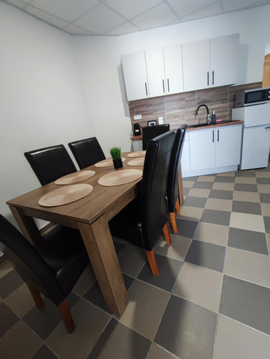 Facilities 2, Bastya Apartman, Tata