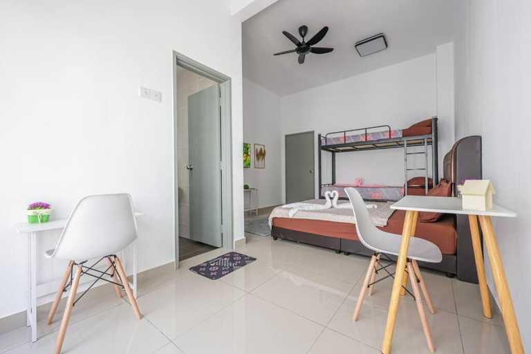Bedroom 2, Airport #KLIA#KLIA2#MitsuiBrandOutlet#Landed House, Sepang