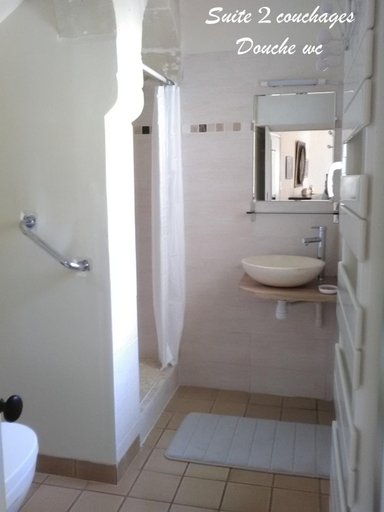 Bathroom 5, L'etape de Loudun, Vienne