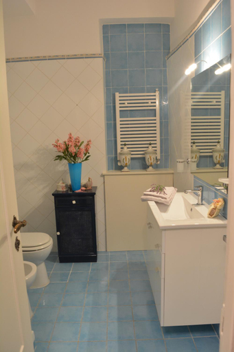 Bathroom 2, Allaportaccanto Bed & Breakfast, Frosinone