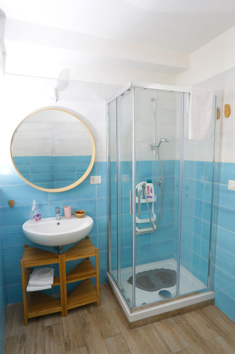 Bathroom 2, Domus Zapata, Napoli