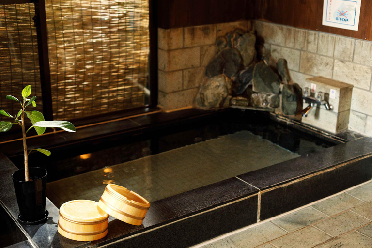 Bathroom 1, Yuuzuru, Itō
