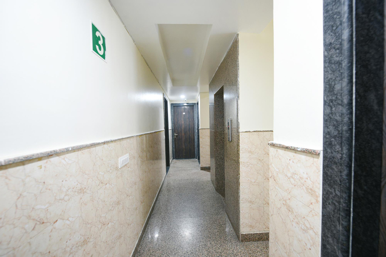 Public Area 2, Fabhotel Moon Light, Delhi