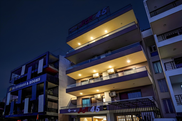 Exterior & Views
