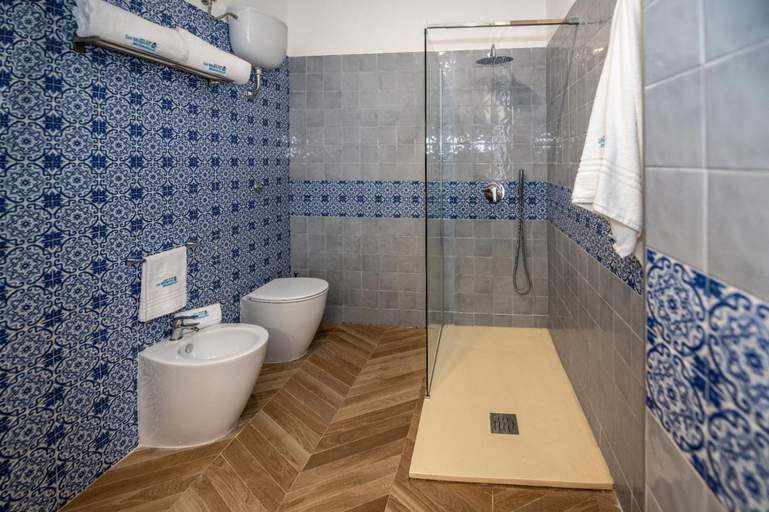 Bathroom, LARGO MARADONA - Guest House, Napoli