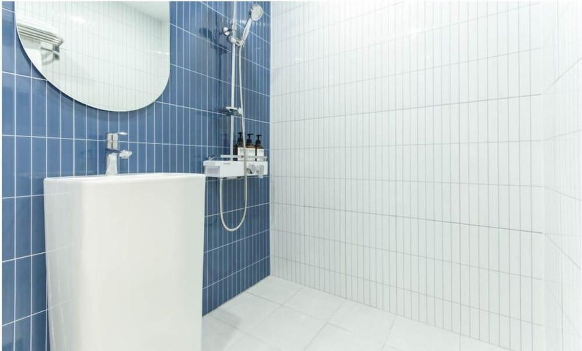 Bathroom 3, Hotel Arentz, Anyang