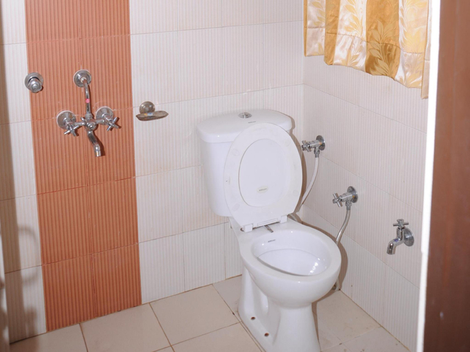 Bathroom, Hotel Devi Palace, Gurgaon