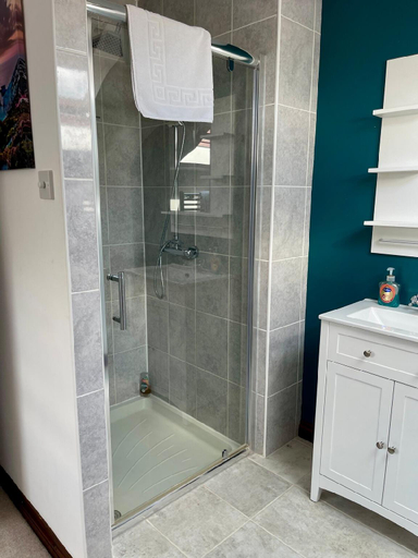Bathroom 2, Outstanding 6 Bedroom House Cotton End, Bedford, Bedfordshire