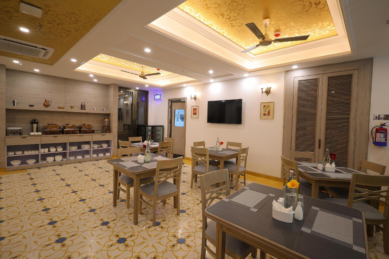 Food & Drinks 5, Hampton By IC's, Gautam Buddha Nagar