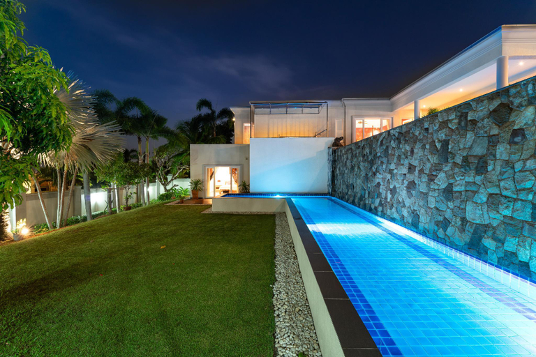 Sport & Beauty 2, Stunning Luxury pool villa, Bang Lamung