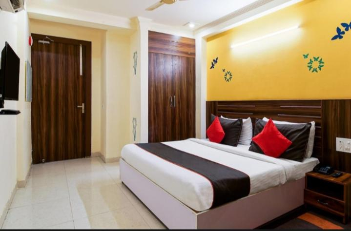 Others 2, OYO 19132 K Residency, Delhi