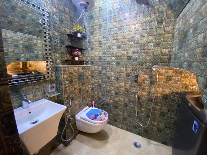 Bathroom 3, Sufikhandar home stay, Delhi