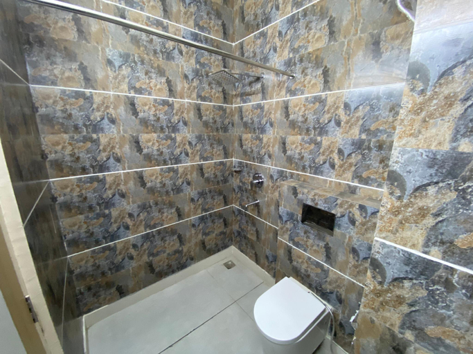 Bathroom 5, Neelgagan Hotel, Delhi